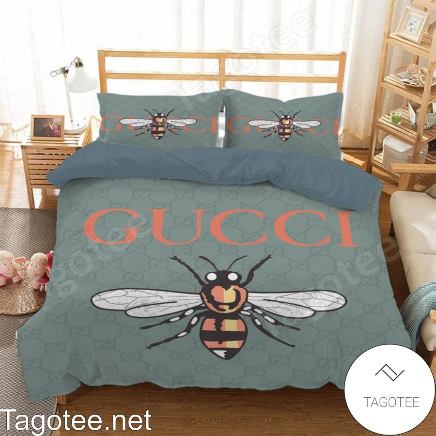 Gucci Brand Name And Bee Center Luxury Bedding Set