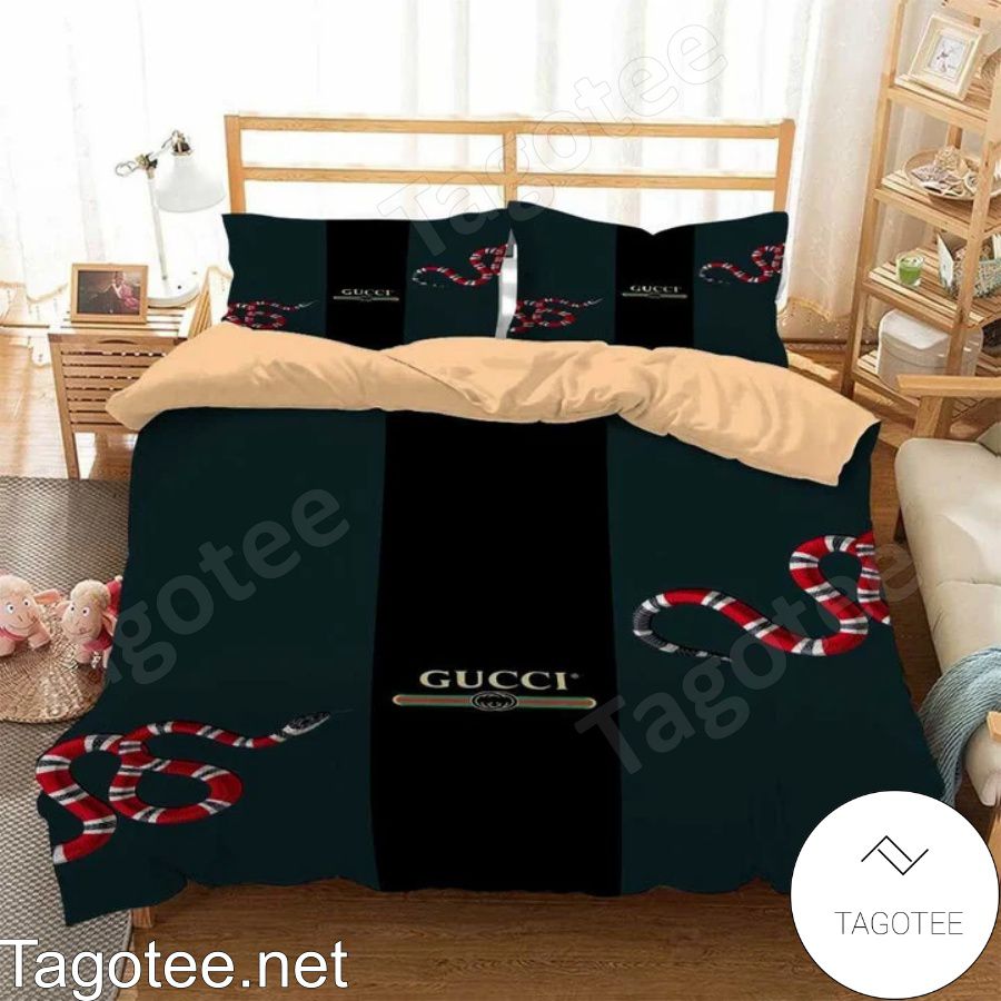 Gucci Two Snakes Green And Black Vertical Stripes Bedding Set